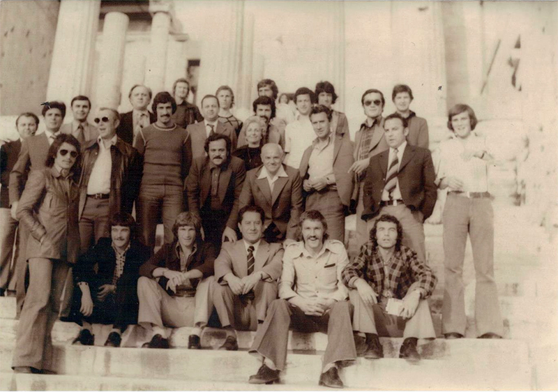 Фудбалери и руководство Радничког на Акропољу у Атини. Фото: приватна архива Микица Стојиљковић.